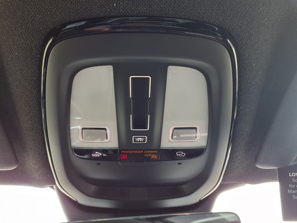 2023 Volvo XC40 B5 Plus Dark Theme