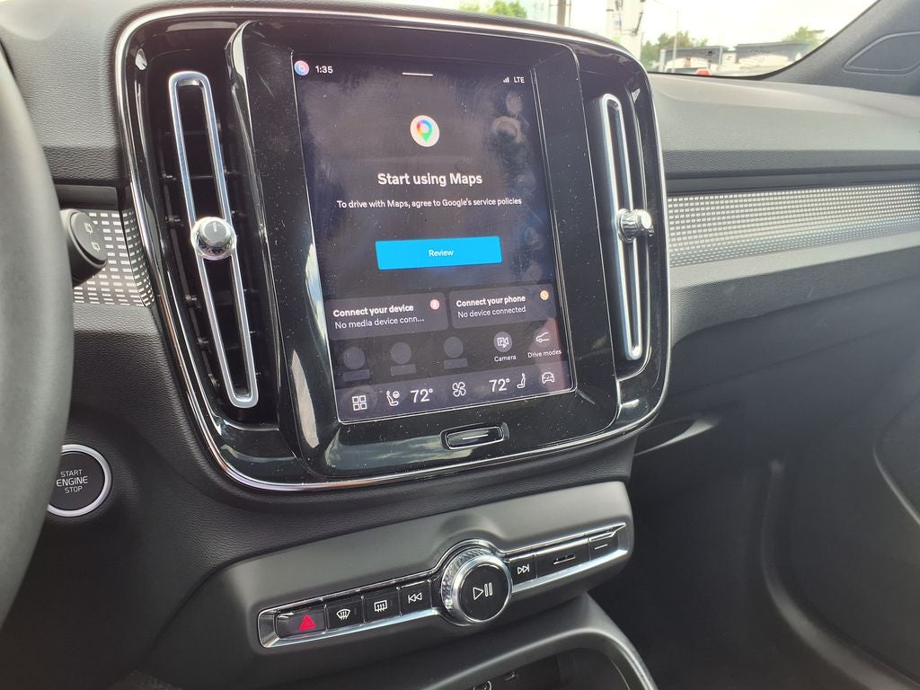 2023 Volvo XC40 B5 Plus Dark Theme