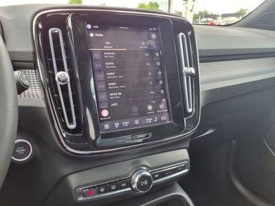2023 Volvo XC40 B5 Plus Dark Theme