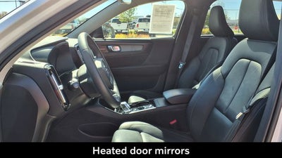 2023 Volvo XC40 B5 Plus Dark Theme