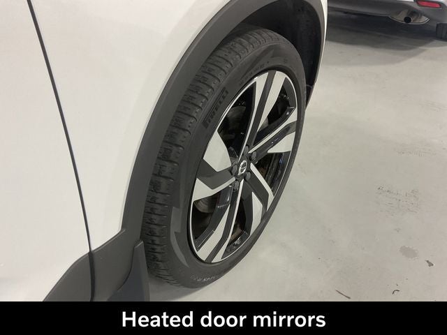 2023 Volvo XC40 B5 Plus Dark Theme