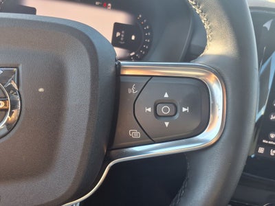 2023 Volvo XC40 B5 Plus Dark Theme