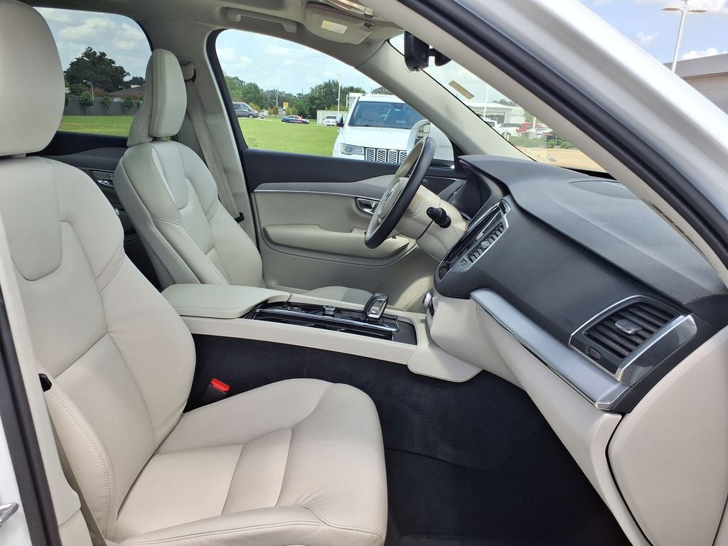 2025 Volvo XC90 B5 Core