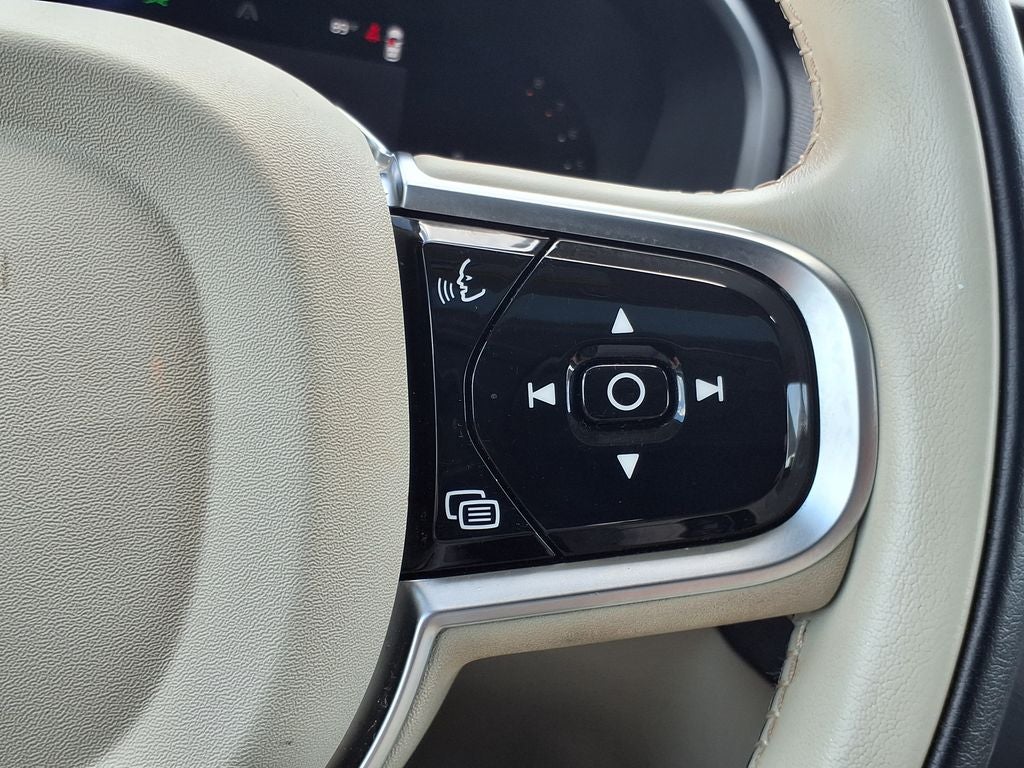 2025 Volvo XC90 B5 Core