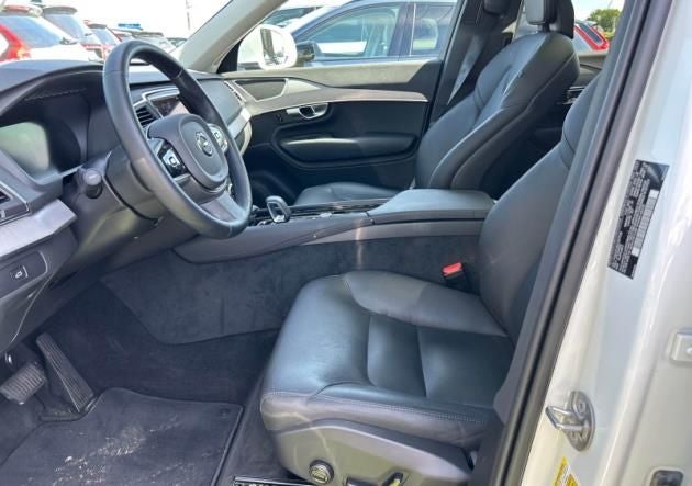 2025 Volvo XC90 B5 Core
