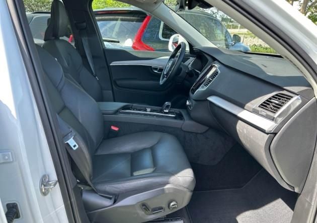 2025 Volvo XC90 B5 Core