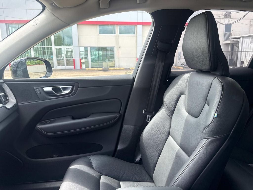 2025 Volvo XC60 B5 Plus