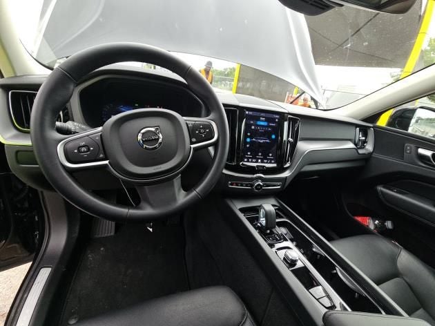 2025 Volvo XC60 B5 Core
