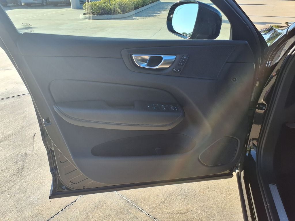 2025 Volvo XC60 B5 Core