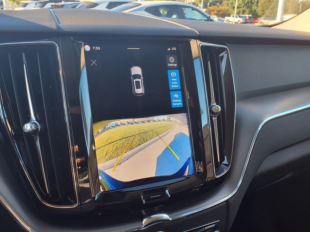 2025 Volvo XC60 B5 Core