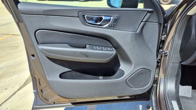 2025 Volvo XC60 B5 Core