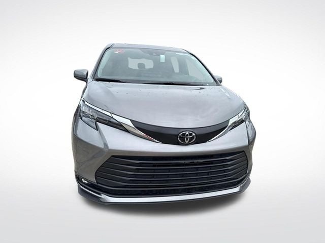 2026 Toyota Sienna XLE 8 Passenger