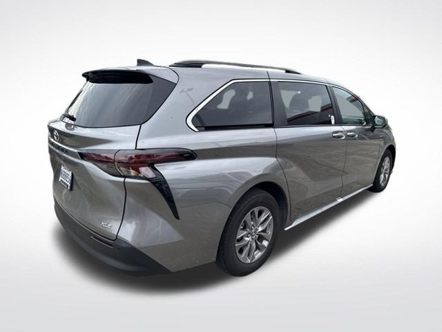 2026 Toyota Sienna XLE 8 Passenger