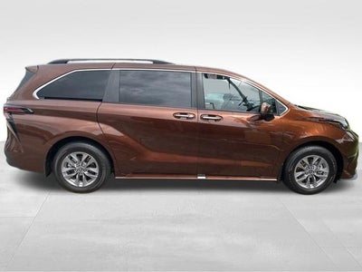 2024 Toyota Sienna XLE