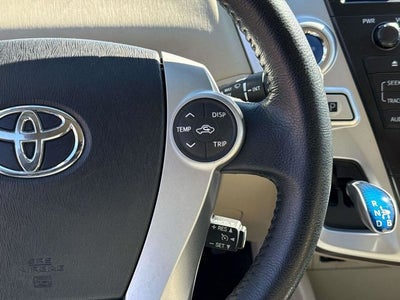 2014 Toyota Prius v Five